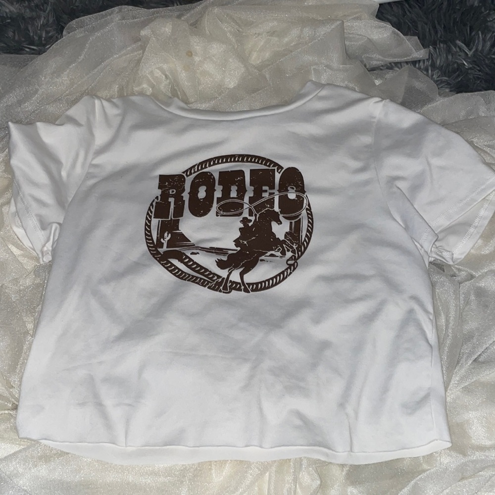 White tee